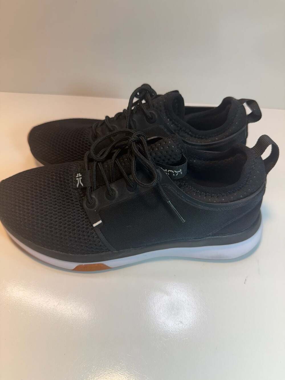 Karu Men's Black Athletic Shoes